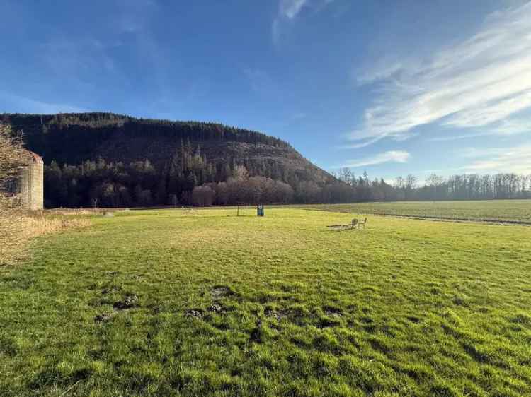 Rent Home with Mountain Views in Skagit Highway