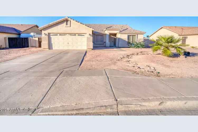 Buy Residence in Phoenix with Panoramic Mountain Views and Spacious Design