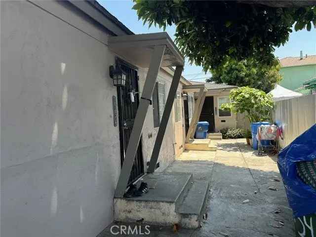 House For Sale in 1154, West 57th Street, Los Angeles, California