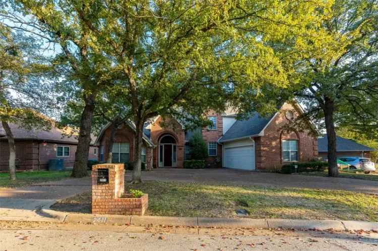 Buy Beautiful Home in Arlington with Open Floorplan and Outdoor Space