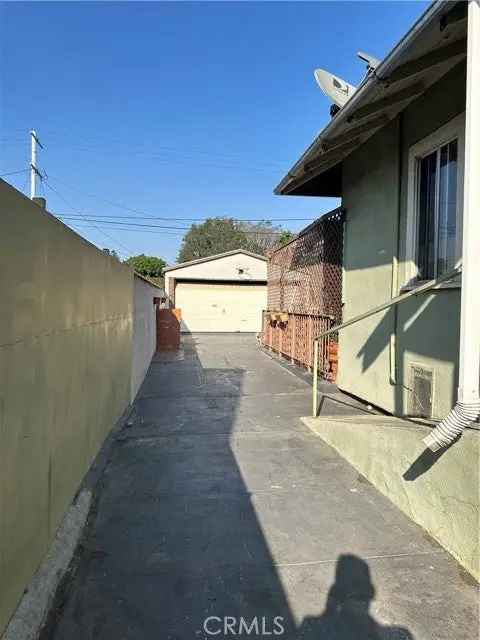 House For Sale in 1021, West 48th Street, Los Angeles, California