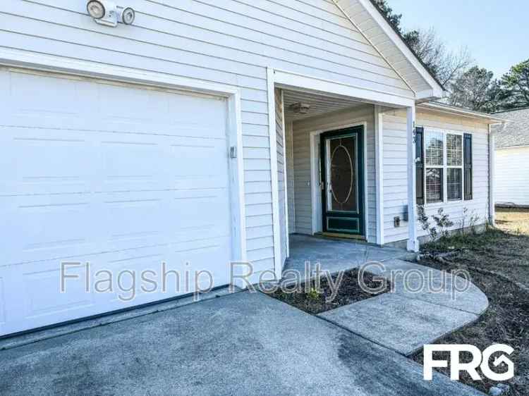 Rent Charming 3 Bedroom Home in Havelock NC with Cozy Fireplace