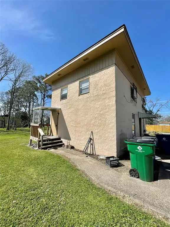 House For Rent in 1125, North Valderas Street, Angleton, Texas