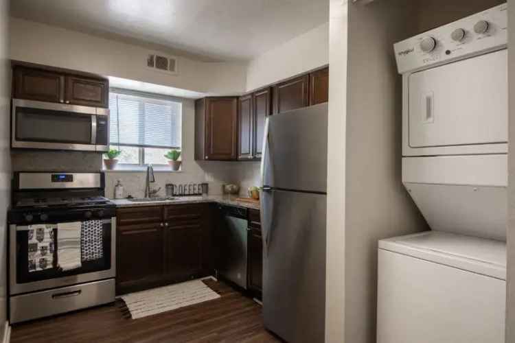 Rent Contemporary Apartments in Glen Ridge with Modern Amenities