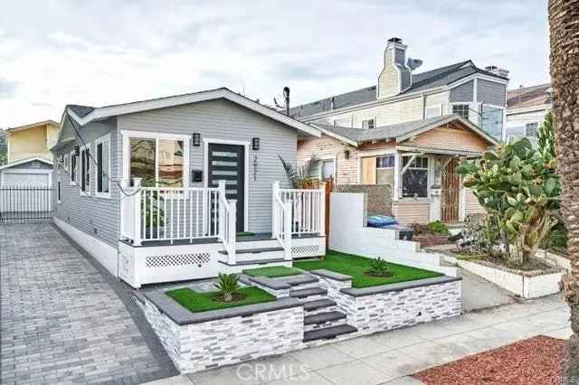 House For Sale in 2921, South Pacific Avenue, Los Angeles, California