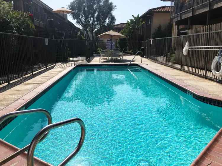 Rent Apartments in Fullerton with Pool and Jacuzzi Features