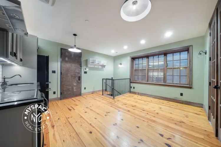 Rent Apartment Unit in Greenpoint with 3 Beds and Renovated Features