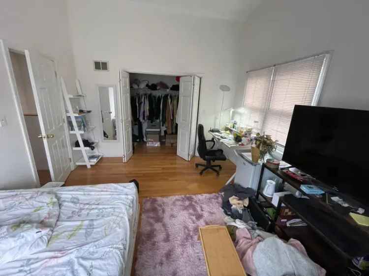 Rent Apartment September 1 with 3 Beds and Laundry in Unit