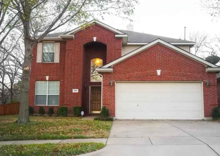 Rent Spacious 2 Story Home in Euless with Washer Dryer and Fridge Included