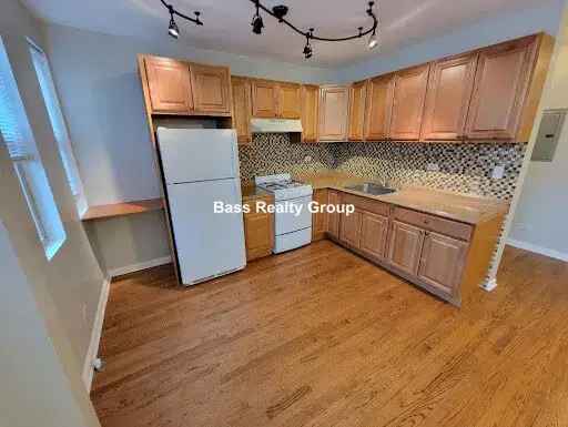 Rent One Bedroom Apartment in East Rogers Park with Modern Amenities