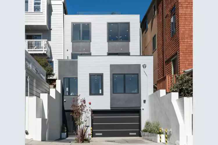 Modern home for sale in Bernal Heights with stunning Bay views