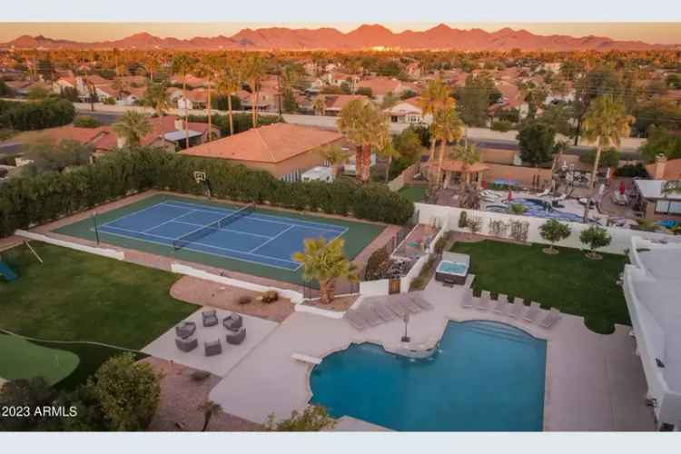 Luxury retreat buy house in Scottsdale with 5 beds and pool