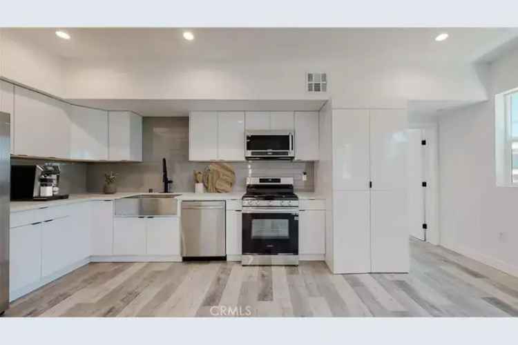 Buy Fourplex Property in Echo Park with Spacious Units and Parking