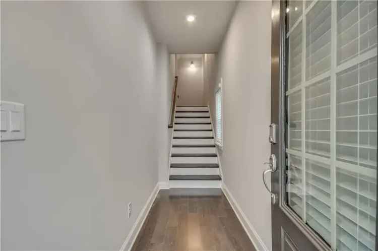 Rent Luxury Townhome in Evins Walk Gated Community with Private Backyard