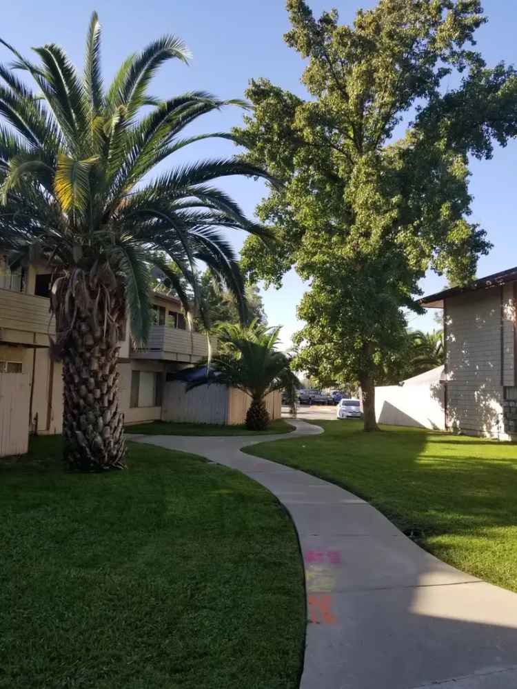 Rent Spacious Apartment in Southport Near Shopping and Trails