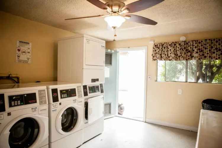 Rent Garden Style Apartment in La Mesa with Great Amenities