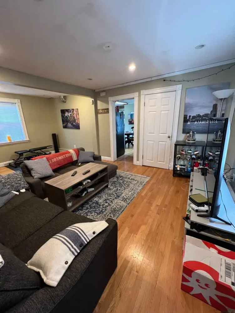 Rent Apartment Unit in Porter Square with 4 Bedrooms and 2 Bathrooms