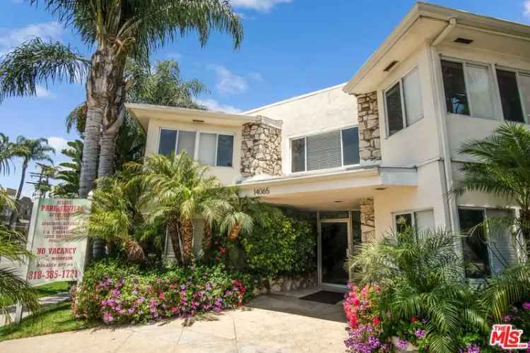 House For Sale in 14065, Moorpark Street, Los Angeles, California