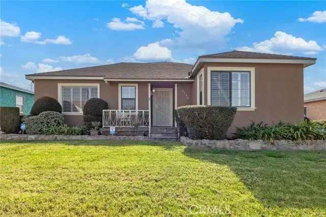 House For Sale in 2130, West 109th Place, California