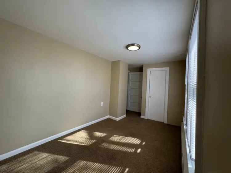 3 Bedroom Apartment Unit for Rent Near Transportation and Schools