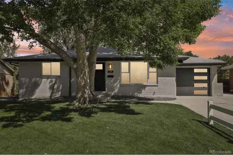 buy house stunningly renovated home with spacious suites in Broomfield