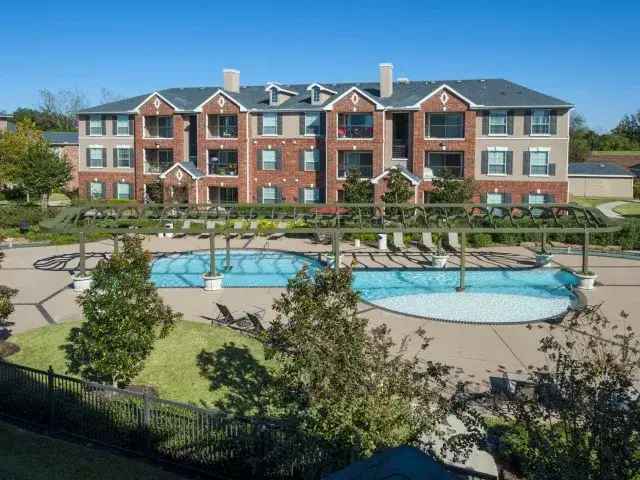 Rent Luxury Apartments in Missouri City with Tranquil Balconies and High Ceilings