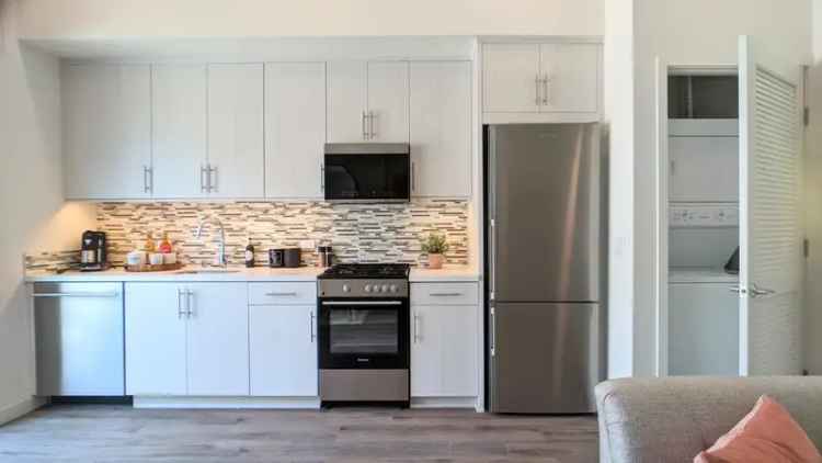 Rent Apartments in Vantage Mar Vista with Modern Amenities in Prime Location