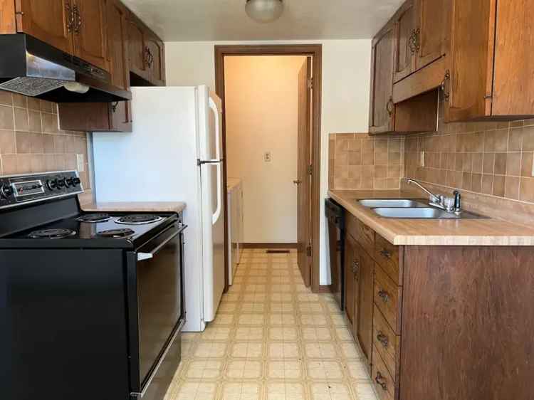 Rent One Bedroom Apartment in Lakewood Estate O'Fallon with Lakeview