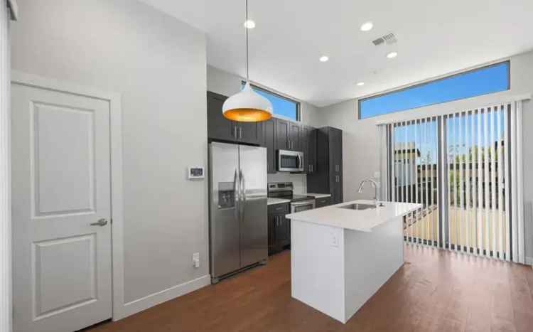 Rent Modern Apartments in Gilbert Mesa with Golf Course Views