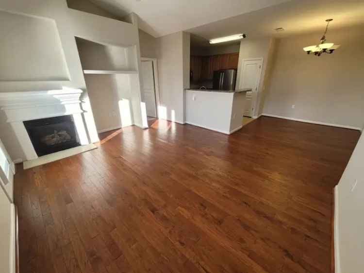 Rent Beautiful 2 Bedroom Condo with Pool in Quiet Complex