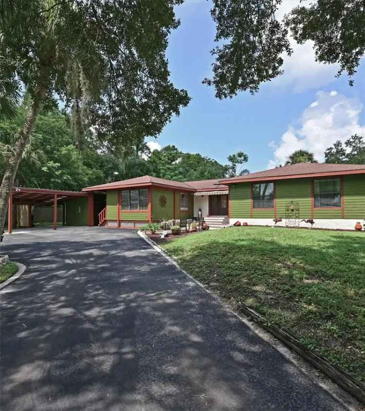 House For Sale in Bradenton, Florida