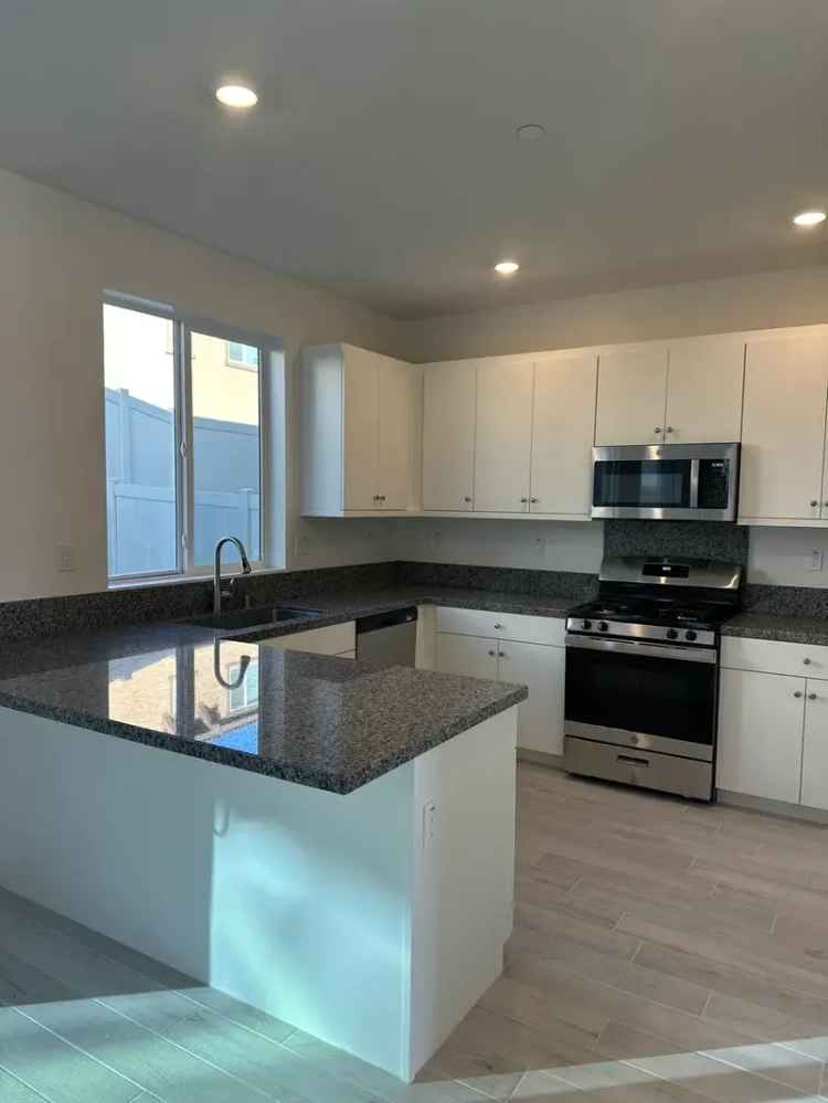 Rent New Home in Willow Springs Murrieta with Modern Amenities