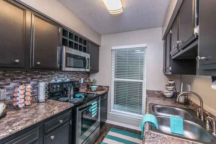 Apartments for Rent in West Ashley with Pool and Clubhouse