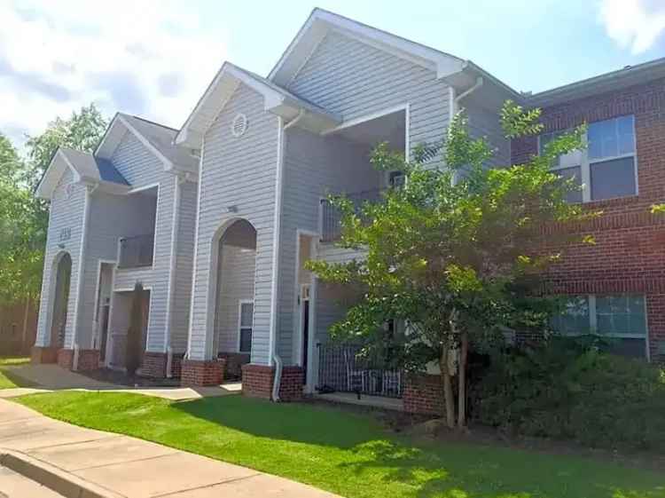 Rent Apartments at The Retreat at Dublin Creek in Montgomery with Great Amenities