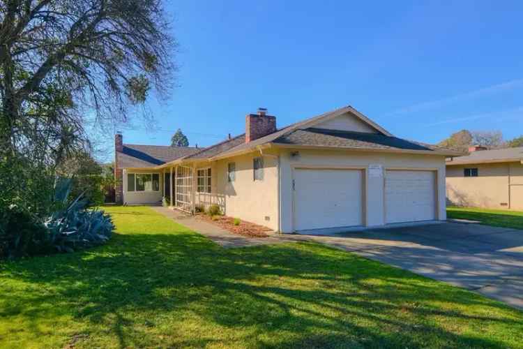 Invest in a Clean Duplex on El Camino Avenue with Wonderful Tenants