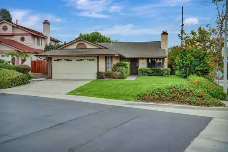 Rent Single Story Home in Vista with Spacious Backyard and Kitchen