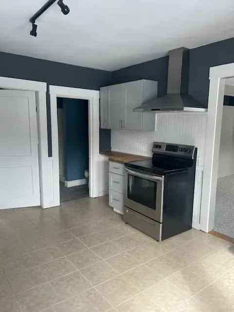 Rent Spacious 2 Bedroom Apartment in Fitchburg MA with Private Driveway