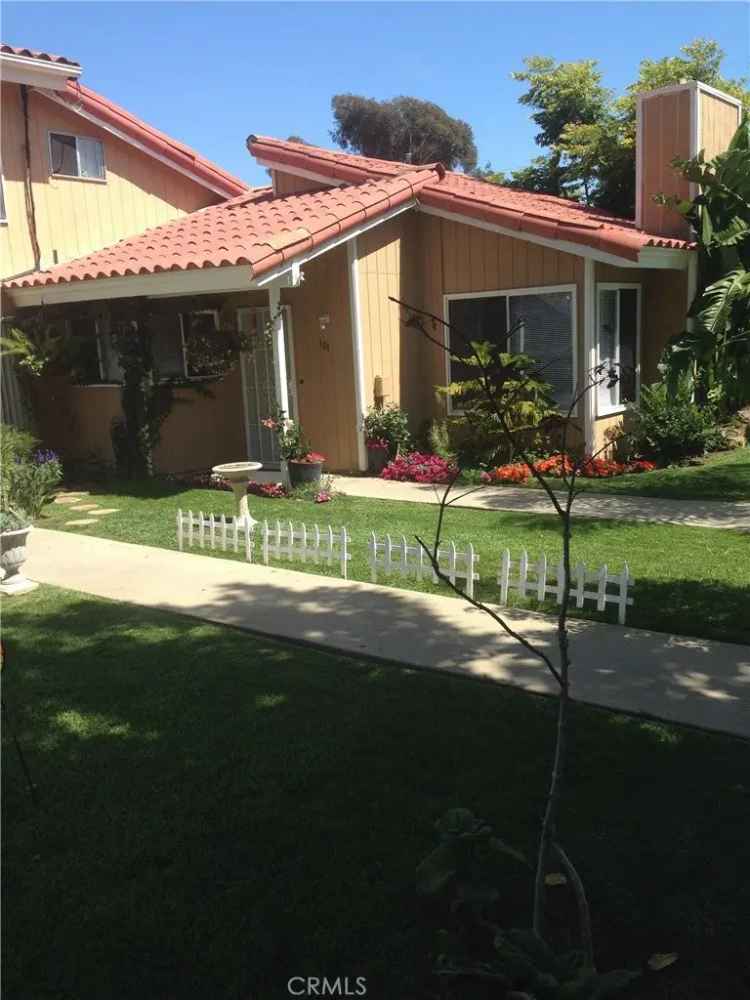 House For Sale in 1826, Pomona Avenue, Costa Mesa, California