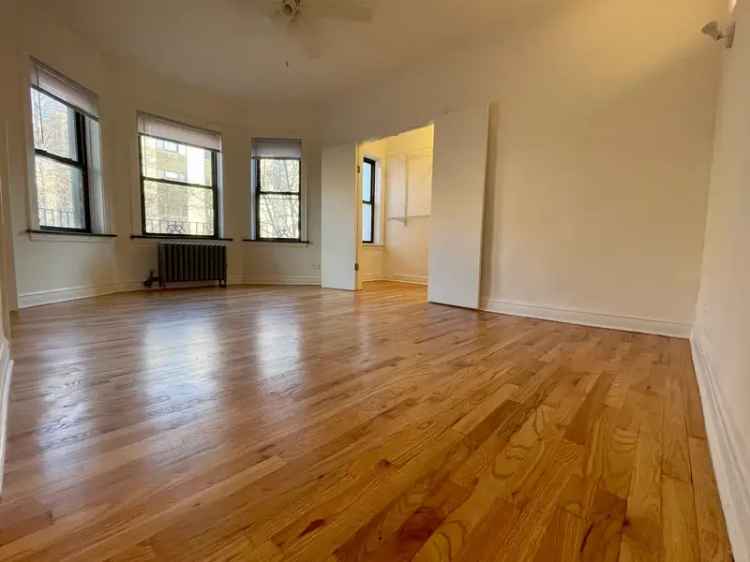 Rent Studio Apartments in Lakeview East Near Wrigleyville and Boystown