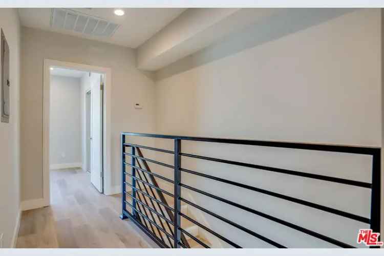 Lease 4 Unit Townhouse Complex in Los Angeles with High CAP Rate