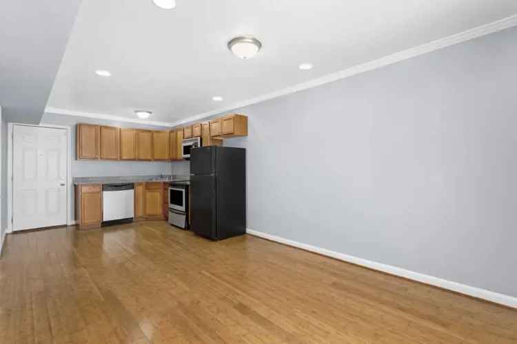 Rent Apartments in Washington East with Modern Amenities and Easy Commute