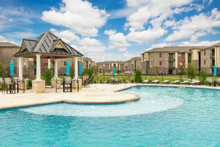 Rent Apartments at The Landing at Little Elm with Modern Features