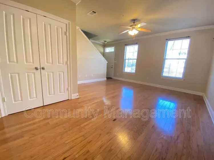 Rent 3 Bed Townhome in Arlington with Private Balconies and Lake View