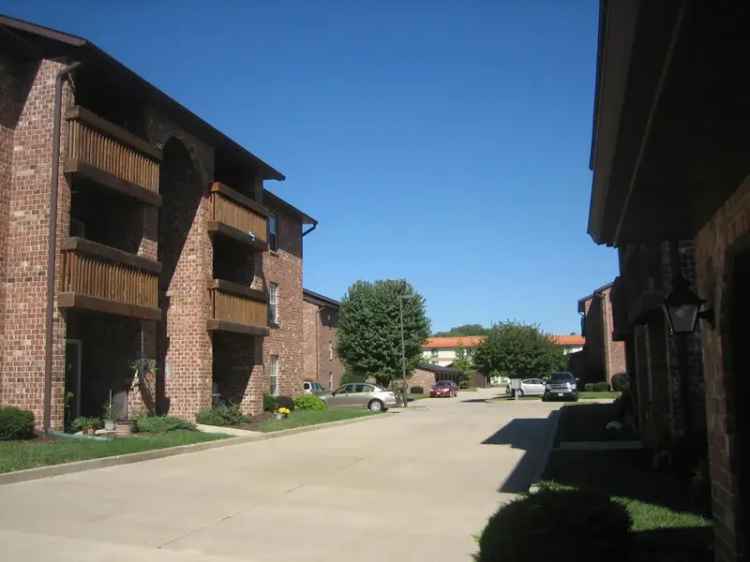 Luxury 2 Bedroom Apartment for Rent in Silver Oaks II with Garage and Fitness Center