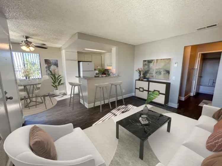 Rent Apartments in Summit Pointe with Great Amenities Near UCR and Entertainment