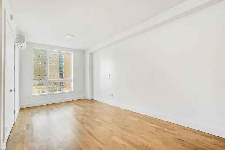 Rent 1 Bedroom Apartment in NYC with Modern Kitchen and Spacious Living Area