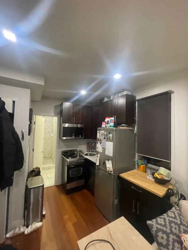 Rent Spacious Apartment Near Nightlife and Public Transportation