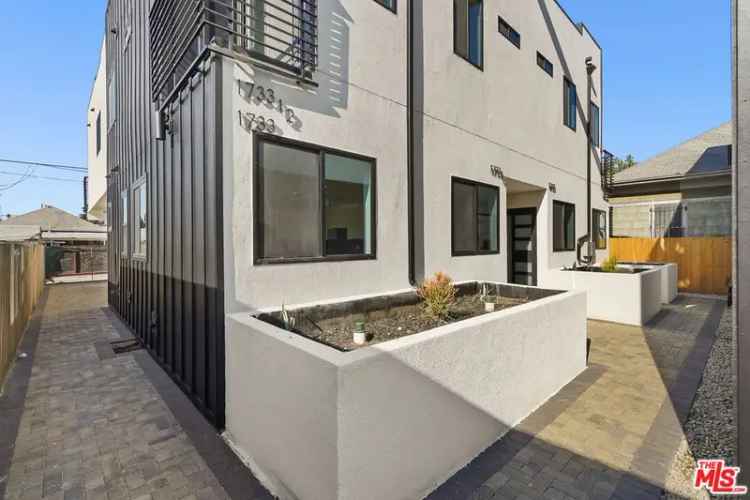 House For Sale in 1731, South New Hampshire Avenue, Los Angeles, California