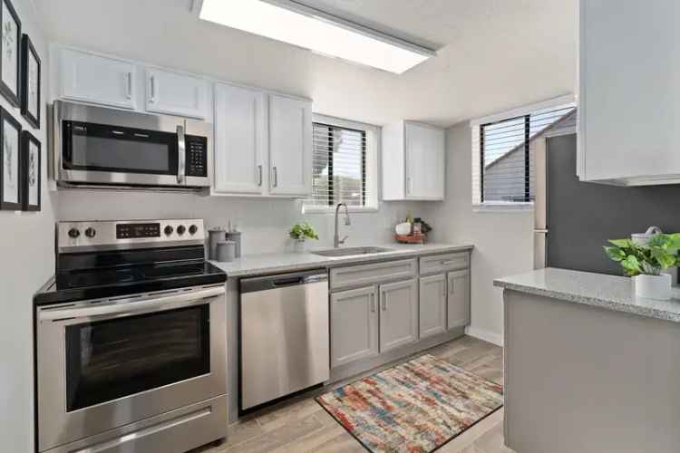 Rent Apartments in Glendale AZ with Pools and Modern Amenities