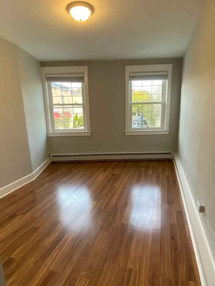 Rent 2 Bedroom Apartment in Prime Greenwich Avenue Location